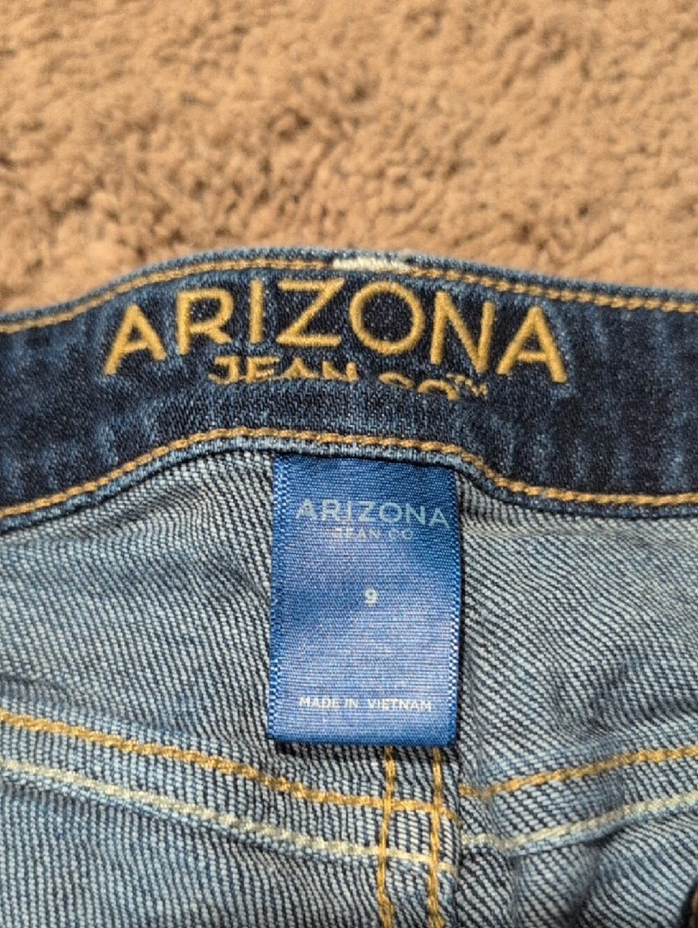 Arizona Jean Company Women's Rolled Cuff Medium Blue Denim Shorts - Picture 3 of 3